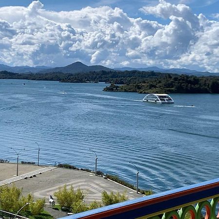 Apartamentos San Jose Vistal Al Lago, Cerca Del Parque. Guatape. מראה חיצוני תמונה