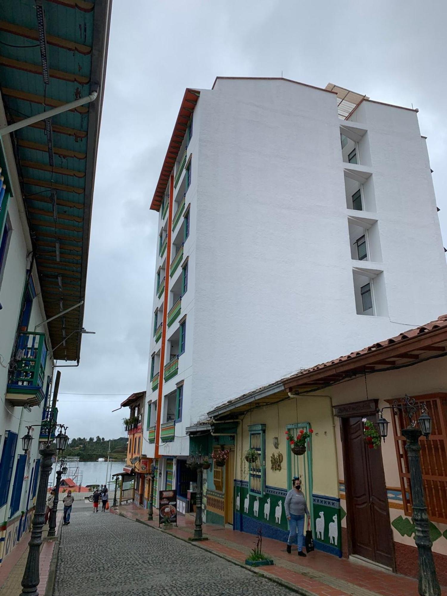 Apartamentos San Jose Vistal Al Lago, Cerca Del Parque. Guatape. מראה חיצוני תמונה