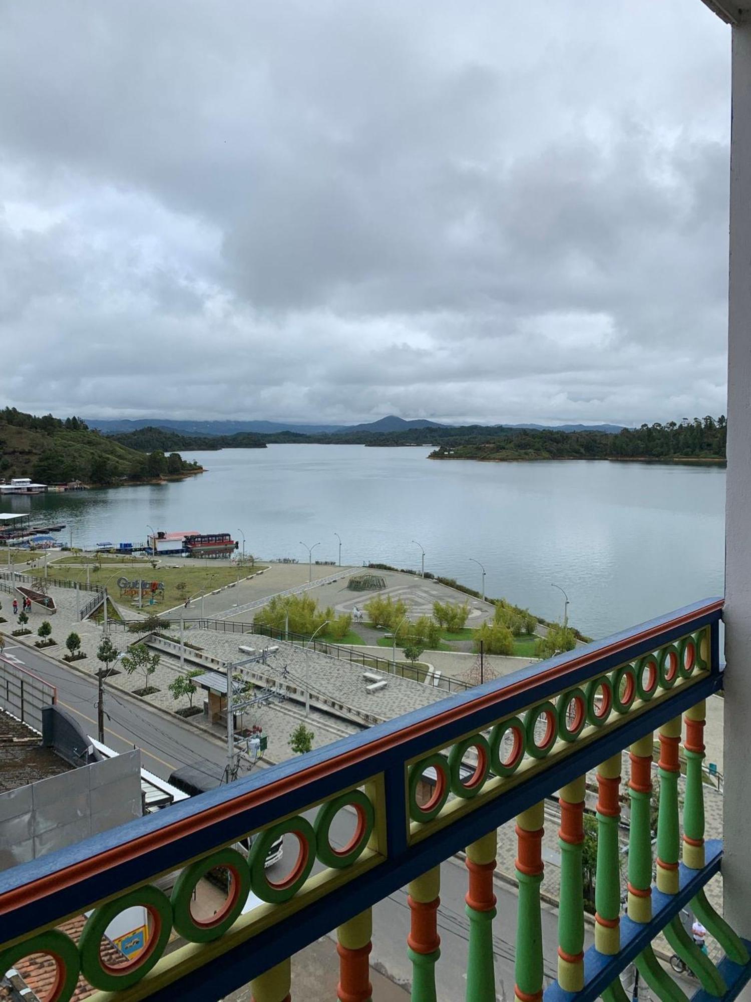 Apartamentos San Jose Vistal Al Lago, Cerca Del Parque. Guatape. מראה חיצוני תמונה