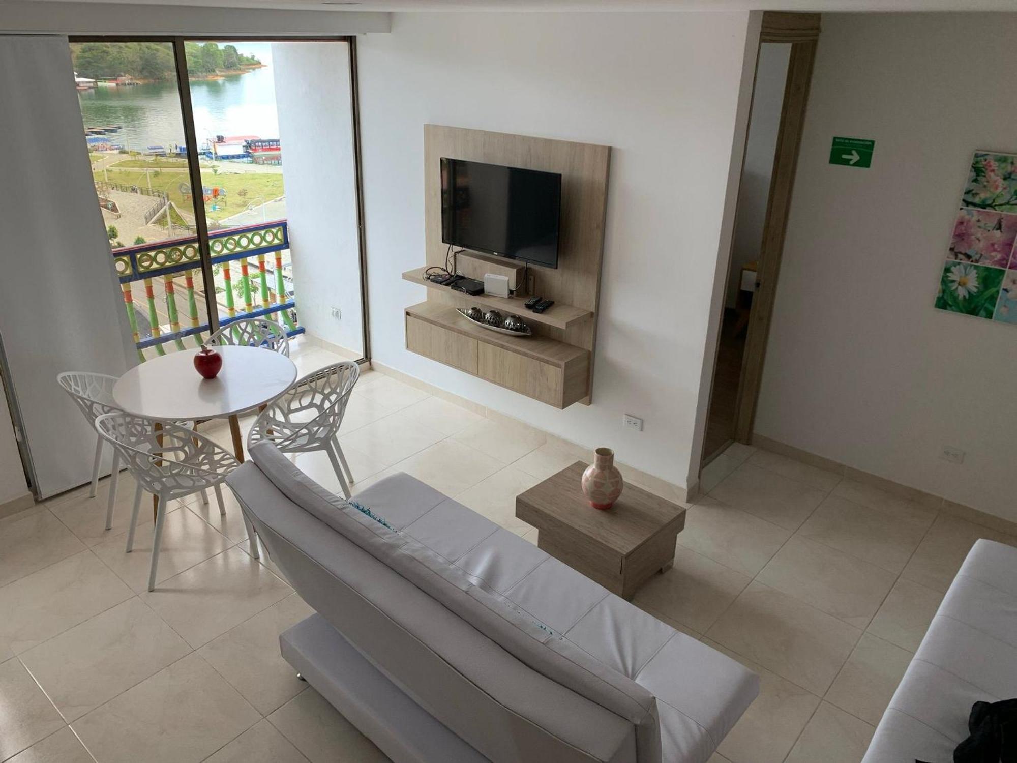 Apartamentos San Jose Vistal Al Lago, Cerca Del Parque. Guatape. מראה חיצוני תמונה