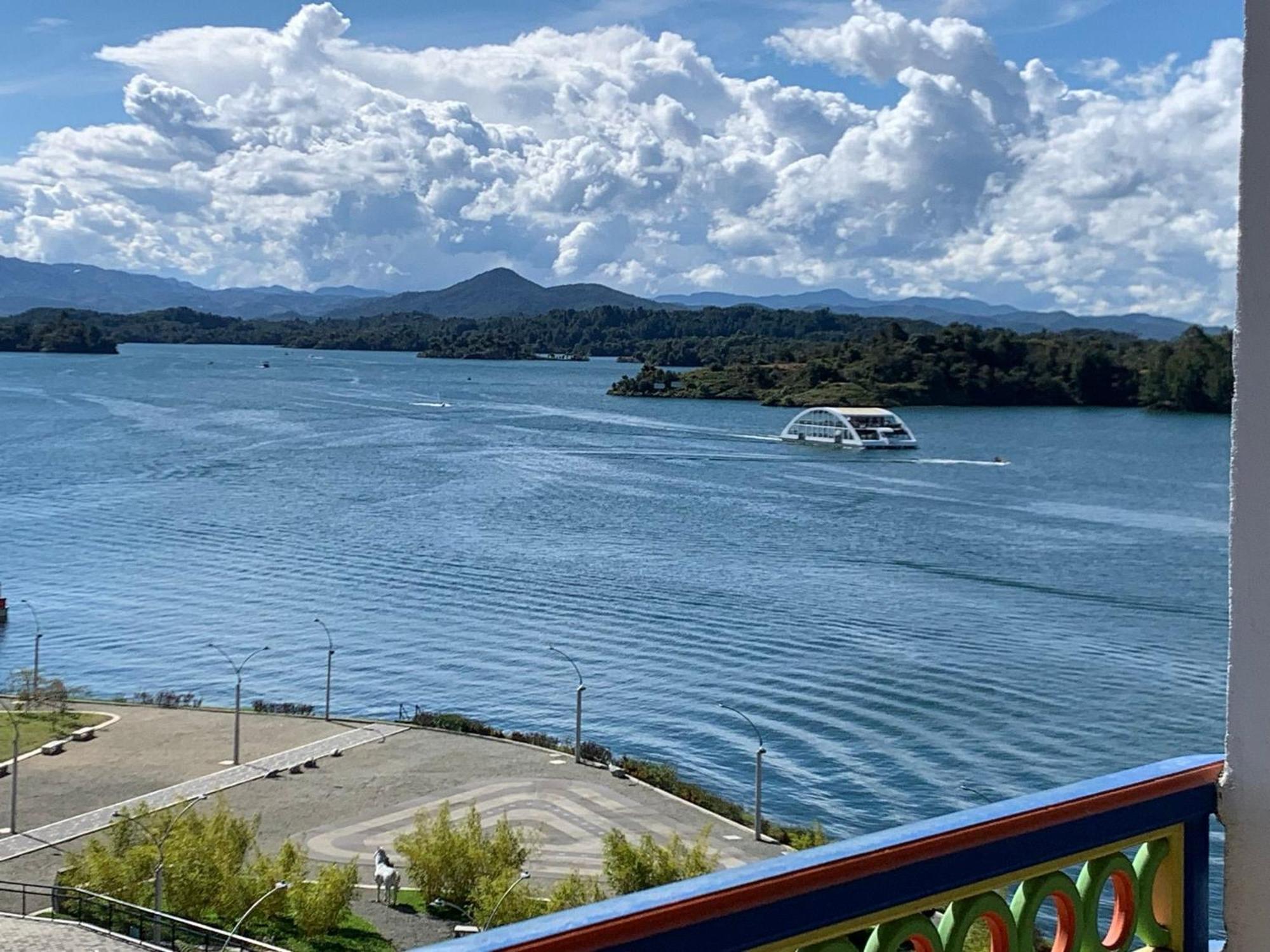 Apartamentos San Jose Vistal Al Lago, Cerca Del Parque. Guatape. מראה חיצוני תמונה
