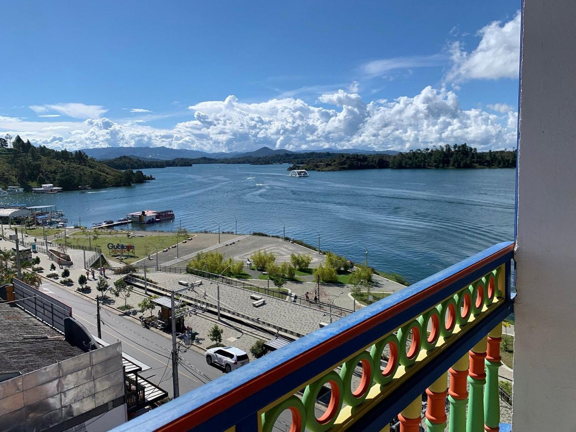 Apartamentos San Jose Vistal Al Lago, Cerca Del Parque. Guatape. מראה חיצוני תמונה